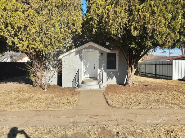 420 W Lynn St, Slaton, TX 79364