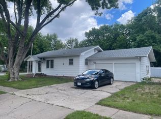 1346 N Hewett Ave, Hastings, NE 68901