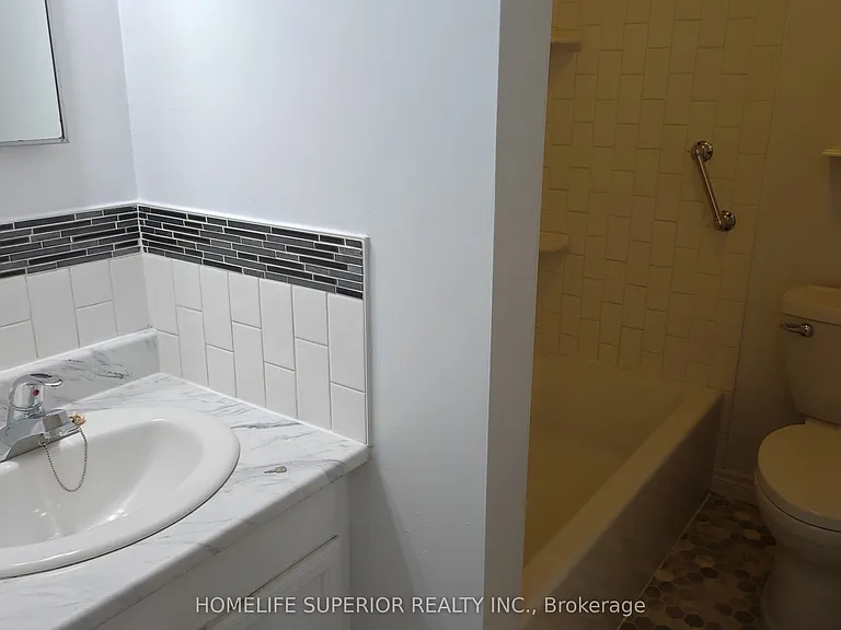 292 Brighton Ct #UPPER — Photo 14