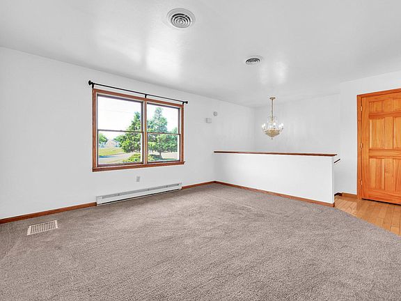 4th image of 103 W Walnut St