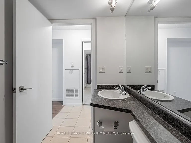 209 Fort York Blvd #658 — Photo 11