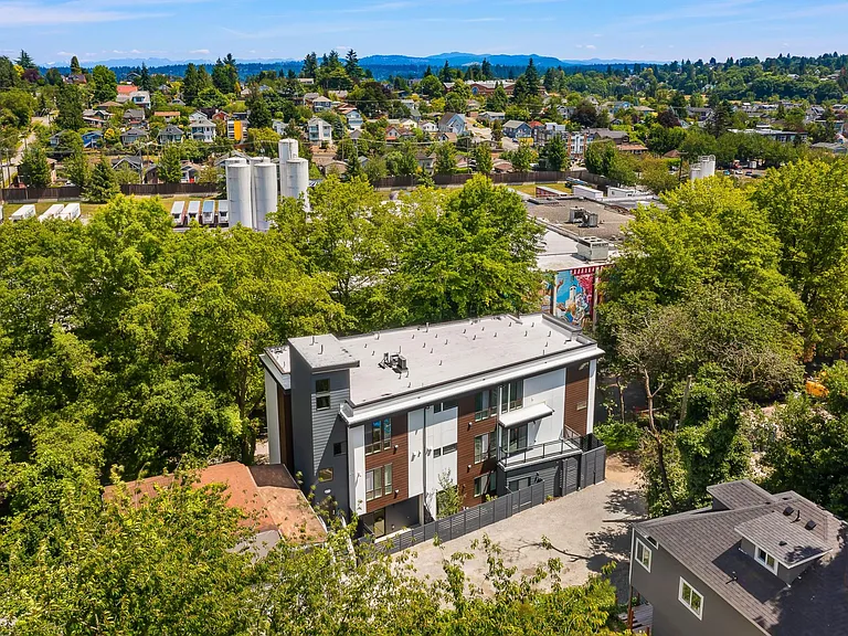 4029 Rainier Ave — Photo 28