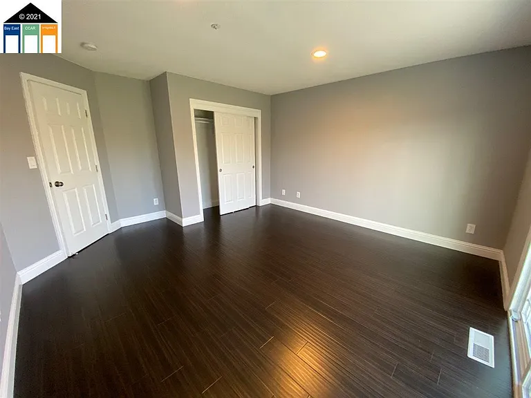 6952 Graham Ave — Photo 5