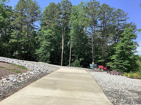 3rd image of 399 Mountain View Rd
