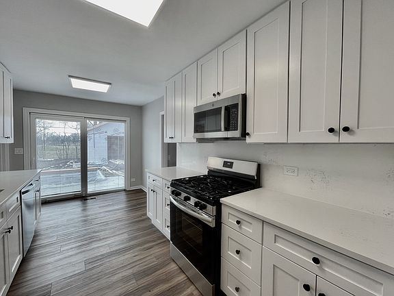 3rd image of 15 Bradley Ln