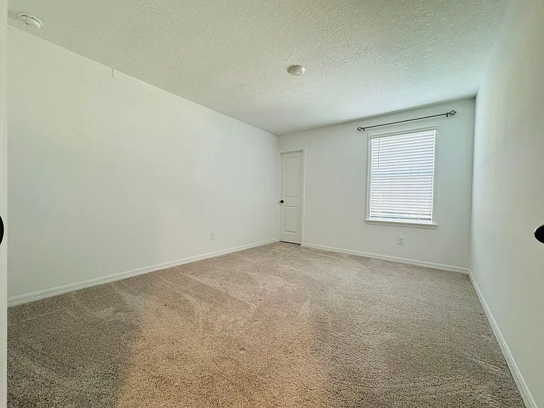 2175 Derwent Dr — Photo 18