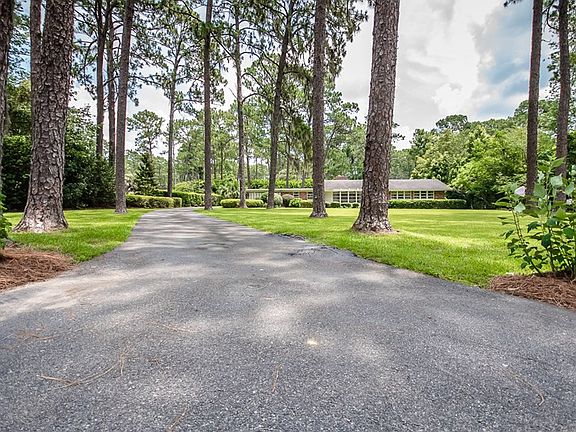 2nd image of 2107 Jerry Jones Dr