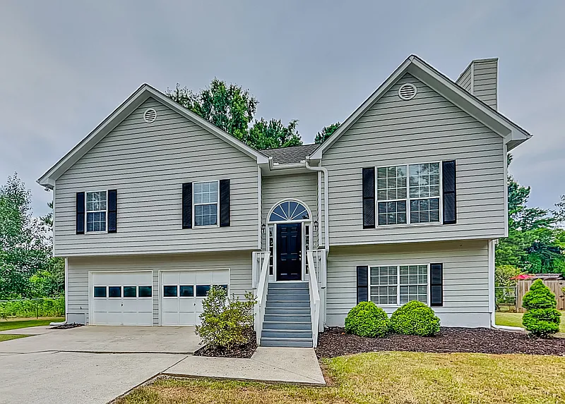 4 bed, 3.0 bath, 2116 sqft, $2,250 — Photo 2