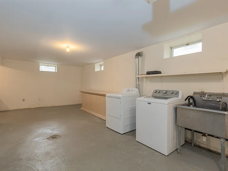 30 Cassilis Ave — Photo 24