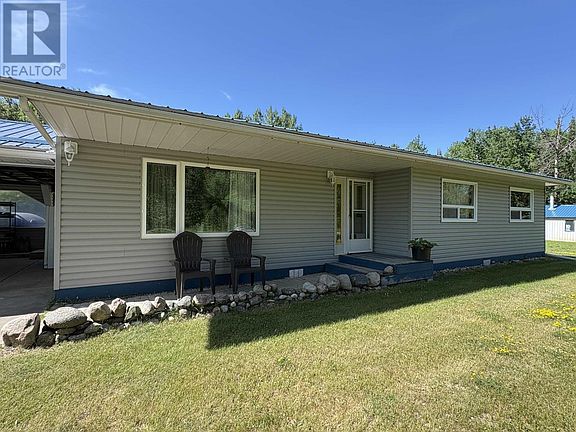 3rd image of 993 Fisher Rd