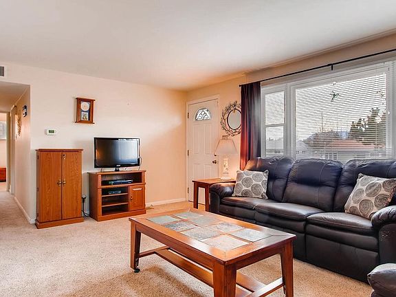 4th image of 2725 Lark Dr
