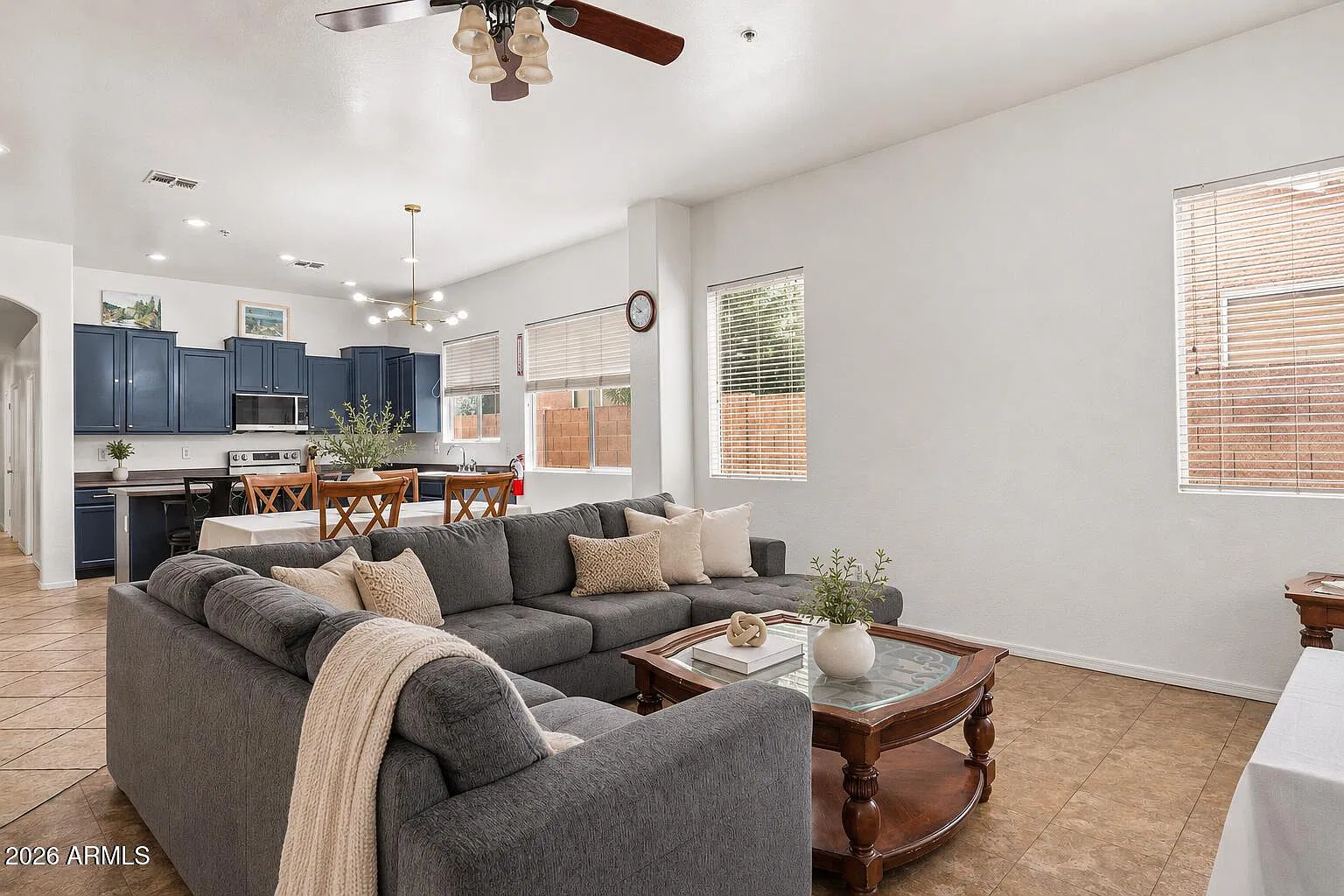 5 bed, 2.0 bath, 2544 sqft, $5,000 — Photo 2
