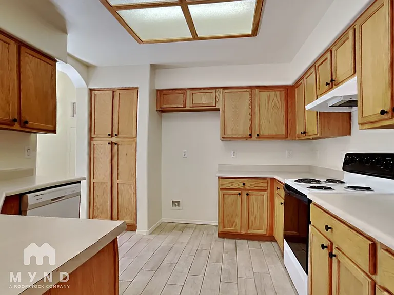 10524 W Almeria Rd — Photo 13