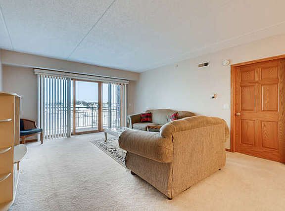 2nd image of 4655 N Cumberland Ave APT 407