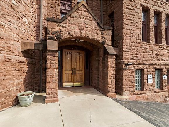 2nd image of 231 Richmond Ave APT 9