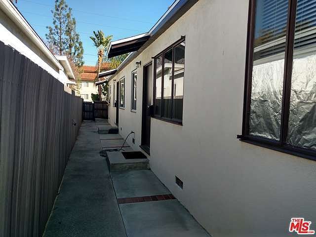 2nd image of 367 N Hollywood Way