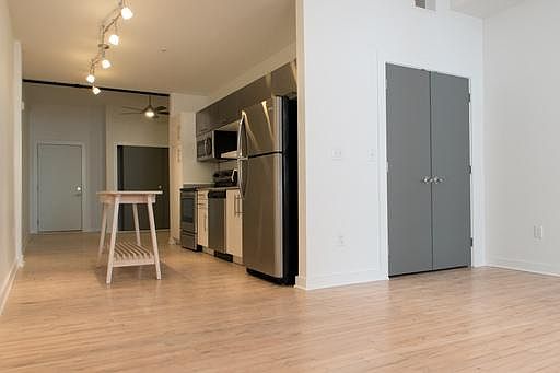 1st image of 423 Greenup St APT 105