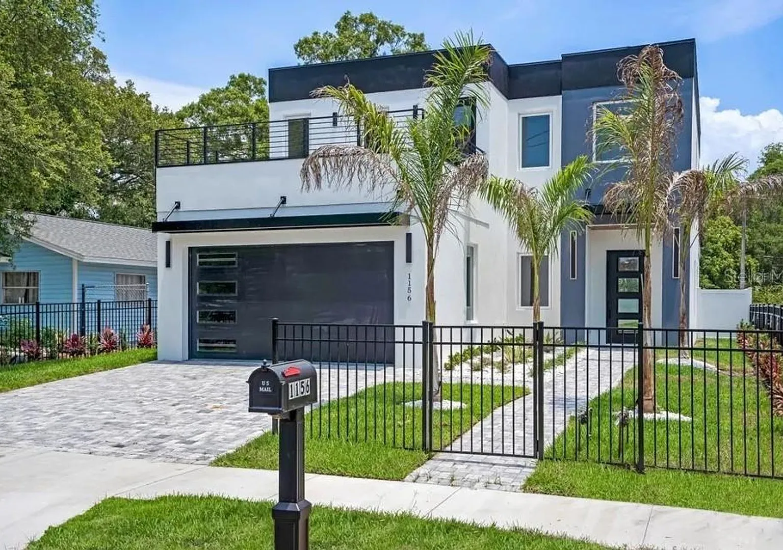 Bold Sarasota Bay Luxury Custom Home, 5 beds/4 baths, Private pool. — Photo 1