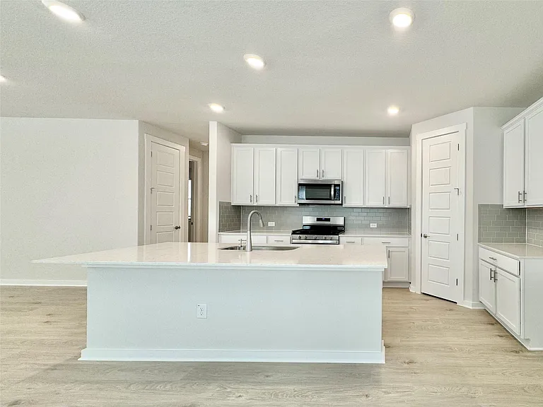 404 Tinto St — Photo 10