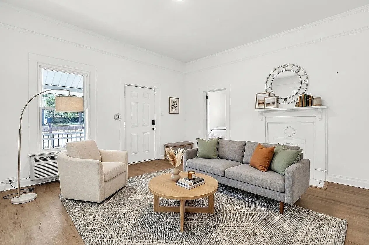 2 bed, 1.0 bath, $1,100 — Photo 3