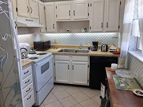 2nd image of 103 Royal Oak Dr APT 205