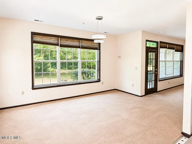 526 Saint Andrews Pl — Photo 19