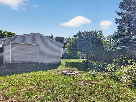 4th image of 9636 Heath Ave S