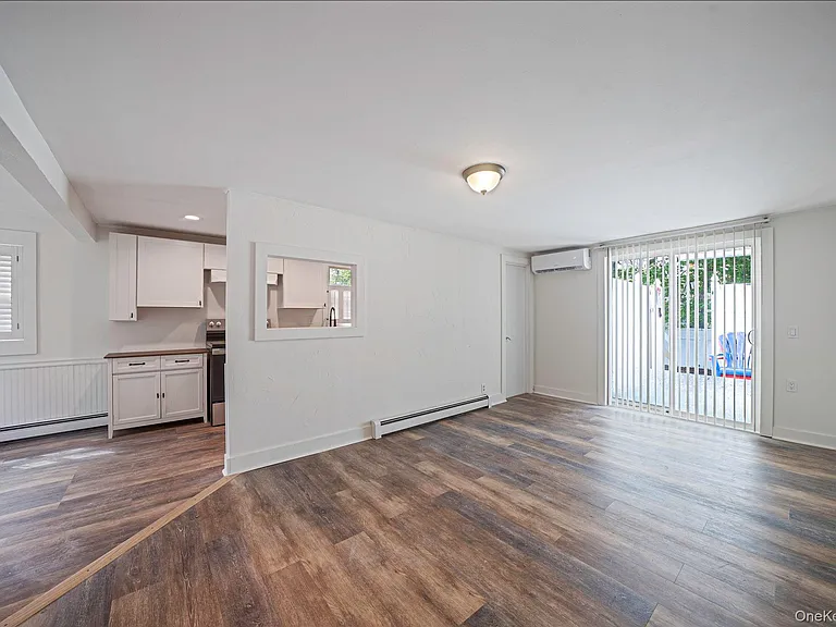 32 Dewey St — Photo 4