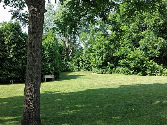 5th image of 52 Brookview Dr