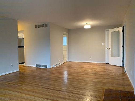 4th image of 7612 Loannes Ct