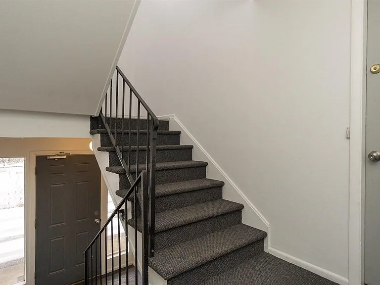 938 23rd St #3 — Photo 3