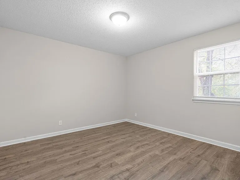 2 Bedroom Pet Friendly Apartment For Rent Near APSU! — Photo 28