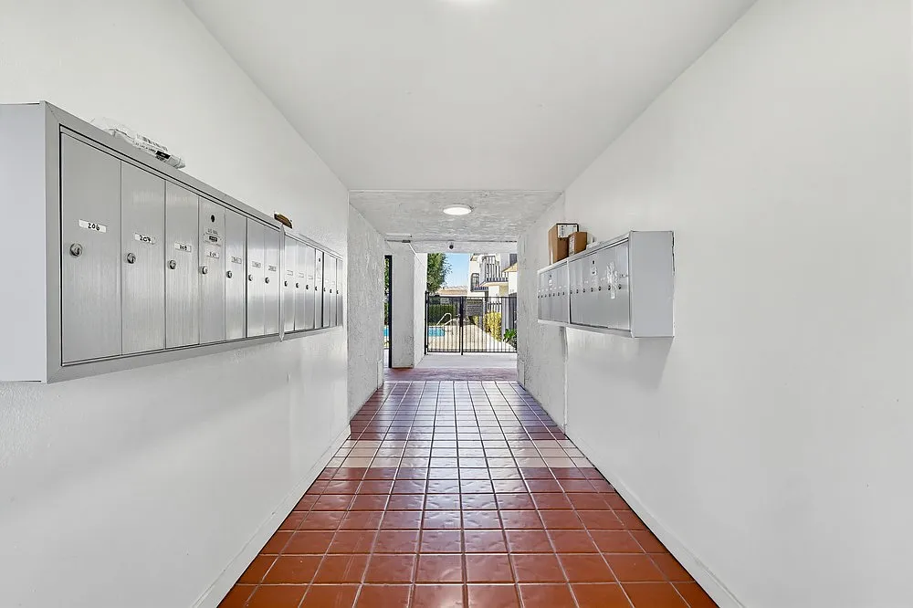 14709 S Budlong Ave — Photo 3
