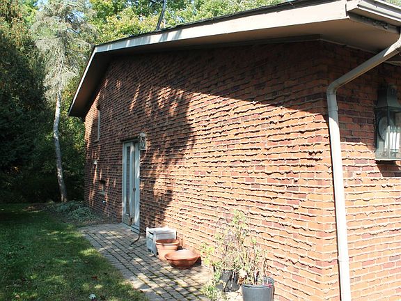 4th image of 5730 Pineview Dr