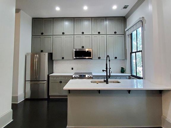 5th image of 306 W Park Ave APT B