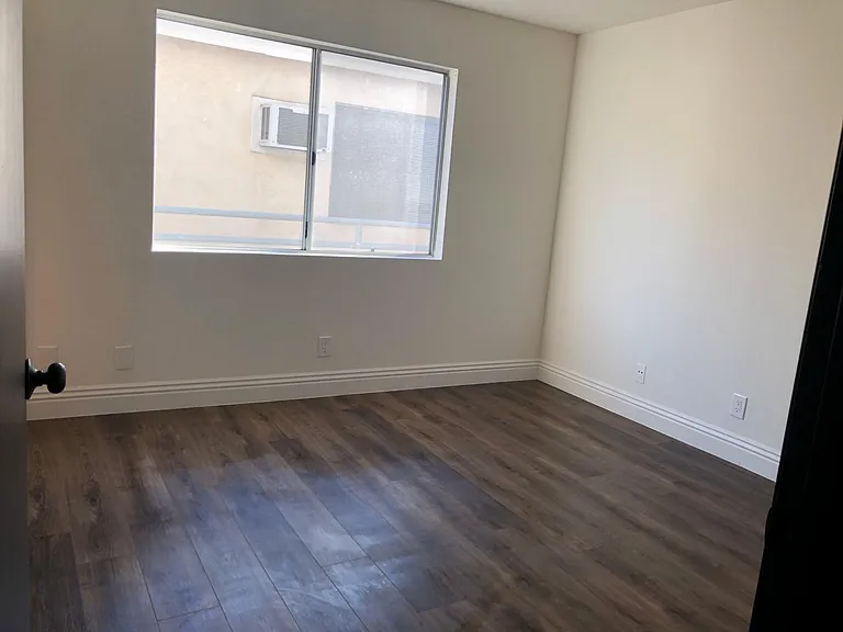 223 N Buena Vista St #103 — Photo 9