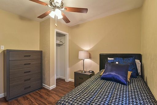 5th image of 202 W Pioneer Pkwy APT 01