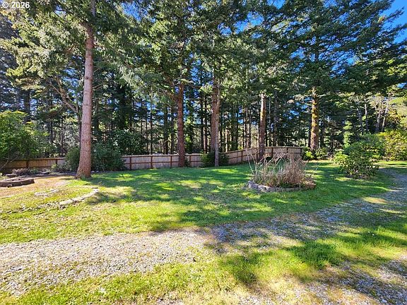 3rd image of 92504 Paradise Point Rd