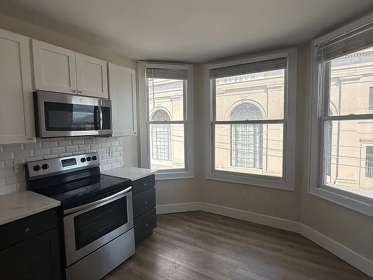 96 Broadway — Photo 2