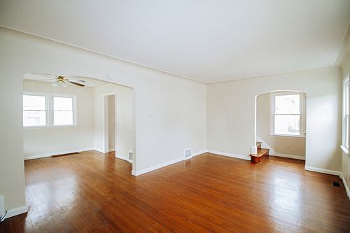 4th image of 3448 Jeannette Ave