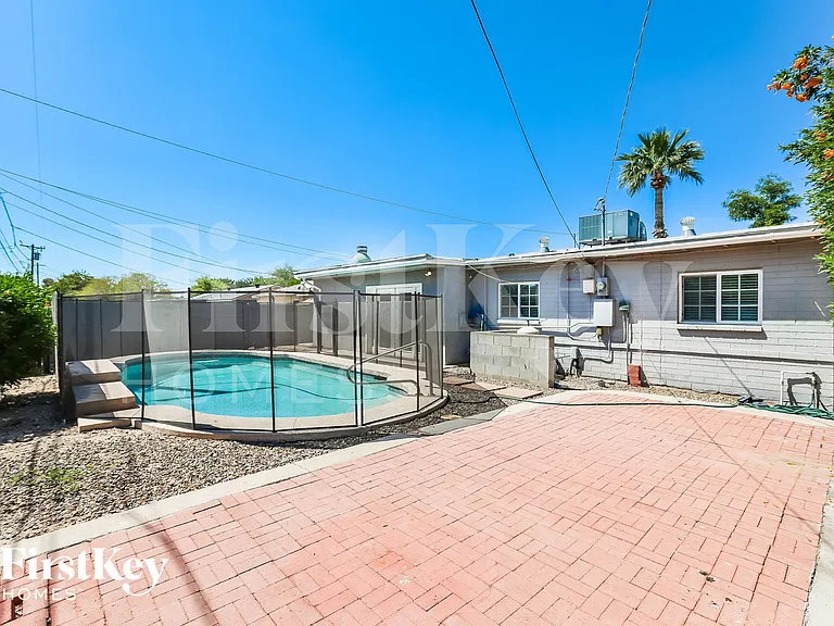 205 E Orchid Ln — Photo 15