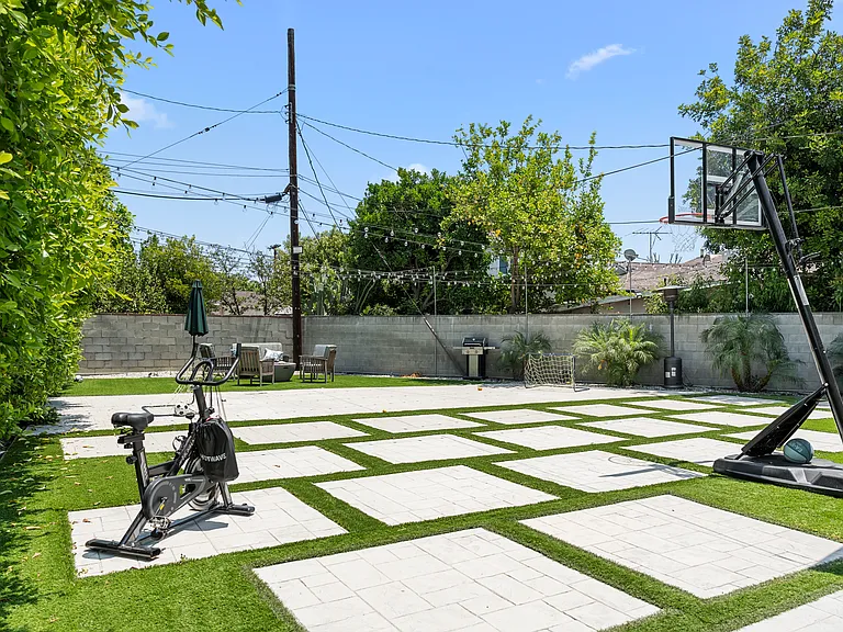 18033 Duncan St — Photo 5