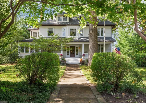 301 N Bompart Ave, Saint Louis, MO 63119