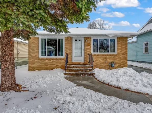 196 Meadowbrook Pkwy, Cheektowaga, NY 14206