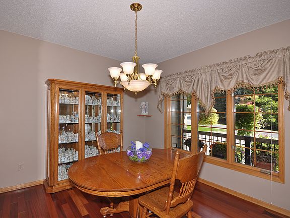 3rd image of 2684 Lakeview Dr