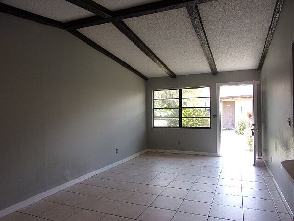 5th image of 3025 Saint Paul Dr
