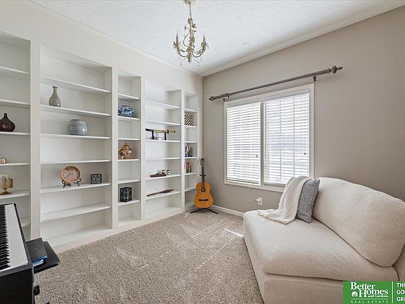 5th image of 19704 Harney St