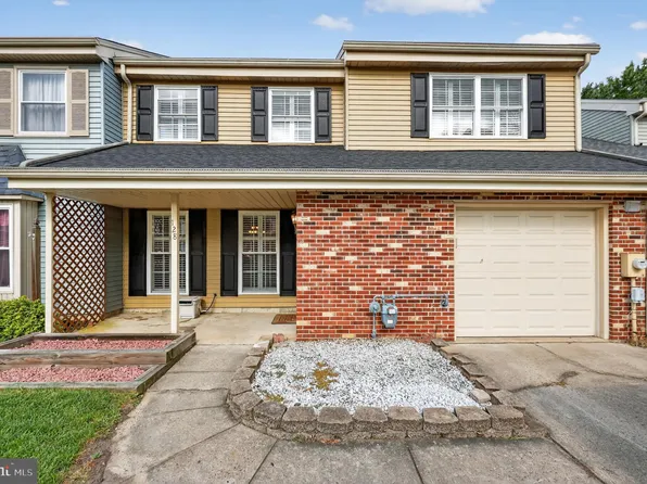 128 Calderwood Ln, Mount Laurel, NJ 08054