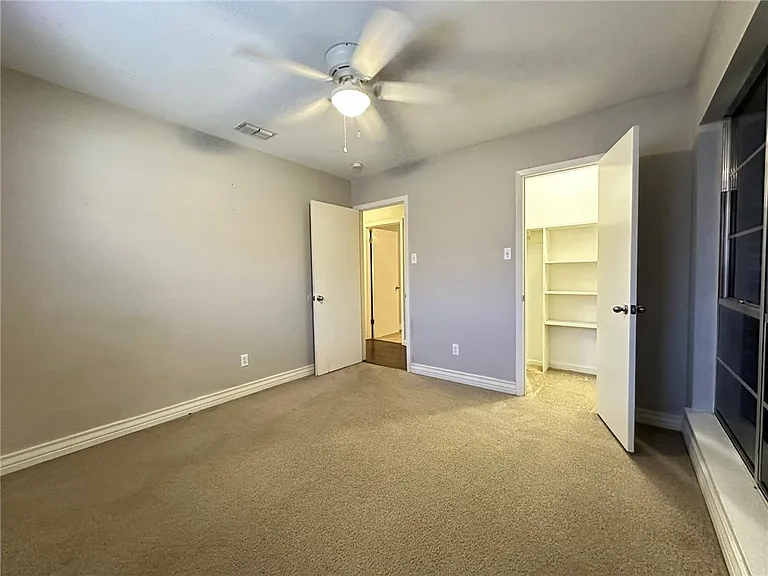 2114 Saint Charles Dr — Photo 19