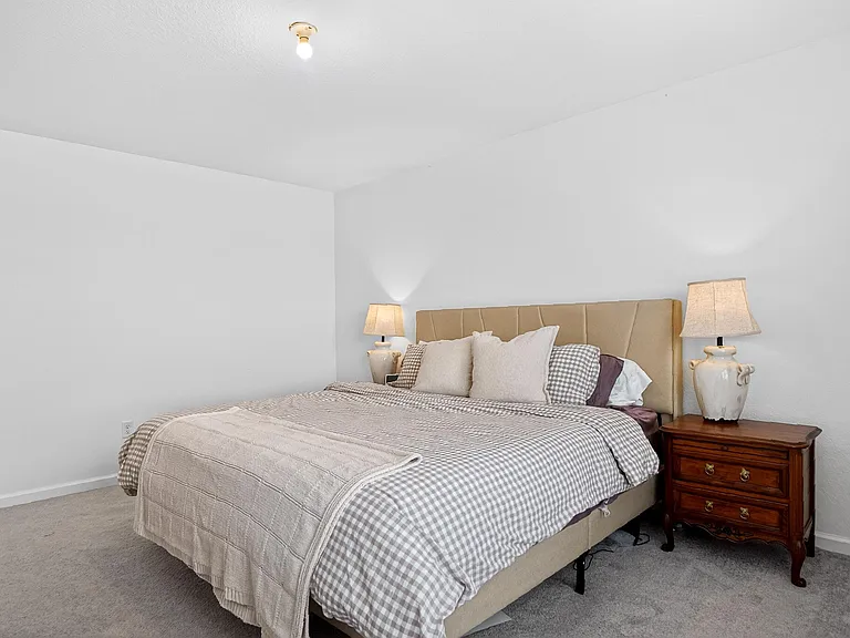 760 Carlyle Way — Photo 12